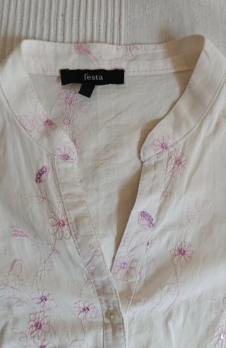 Blusa sin mangas con flores y lentejuelas