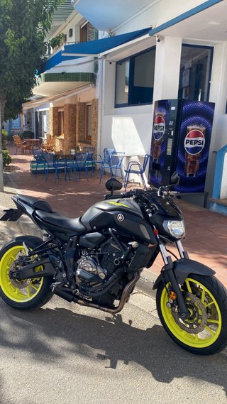 Yamaha MT-07 Negra y Amarilla