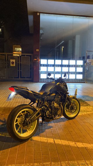 Yamaha MT-07 Negra y Amarilla