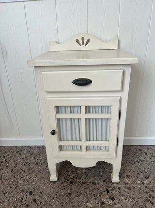 Mesita auxiliar madera estilo clásico