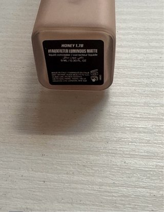 Corrector Huda Beauty Miel 1.7B