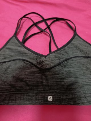 Top deportivo Decathlon gris tirantes cruzados
