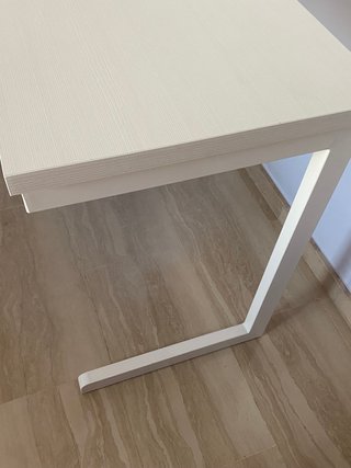 Mesa escritorio blanca y azul