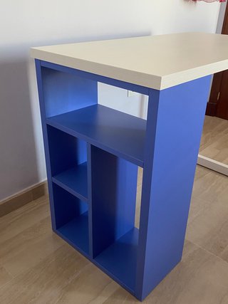 Mesa escritorio blanca y azul