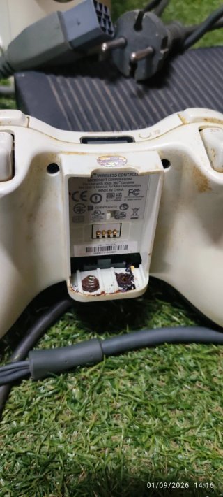 Xbox 360 Blanco con Mando y Cables