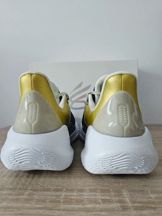 Zapatillas Under Armour Curry Flow. Nuevas