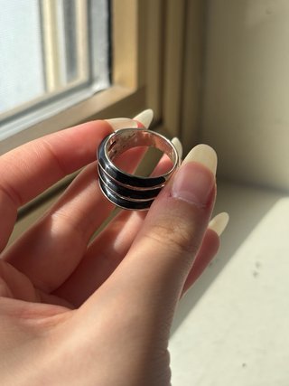 Anello Rigato con Strass Nero e Argento/Oro