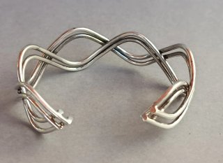 Pulsera de plata entrelazada