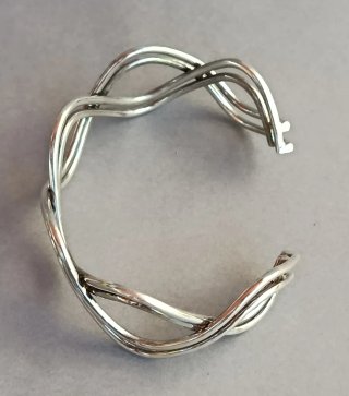 Pulsera de plata entrelazada