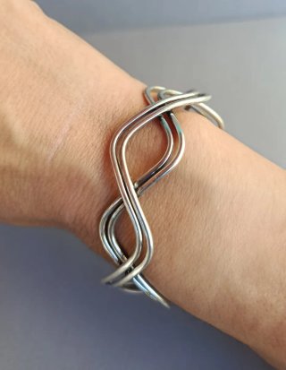 Pulsera de plata entrelazada