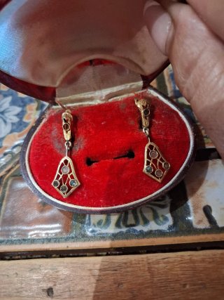 Pendientes antiguos oro y zafiro facetado