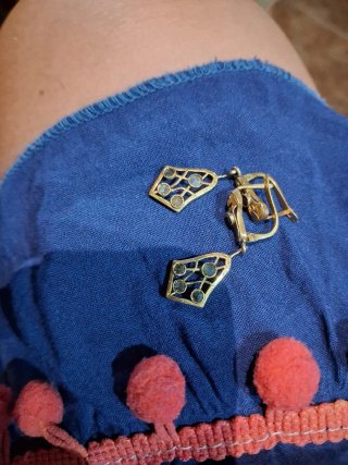 Pendientes antiguos oro y zafiro facetado