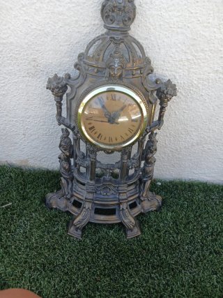 Reloj de sobremesa estilo victoriano
