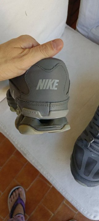 Deportivas Nike Reax 8 Tr grises