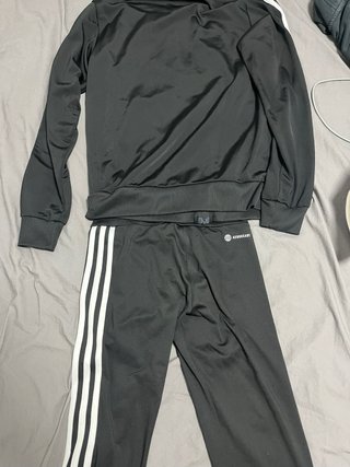 Conjunto Adidas Negro chaqueta-xs pantalones-11-12