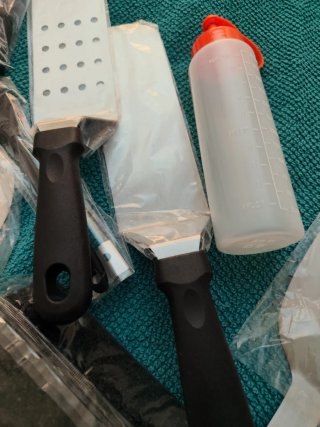 Set di strumenti per barbecue e piastra