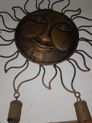 Decorazione murale sole con campane
