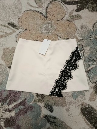 Falda pantalón Zara beige M con encaje negro