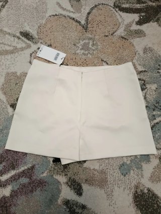Falda pantalón Zara beige M con encaje negro