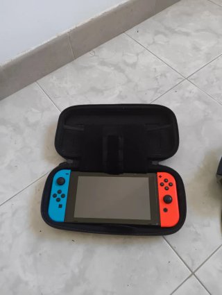 Nintendo Switch Blu/Rosso con controller rotto