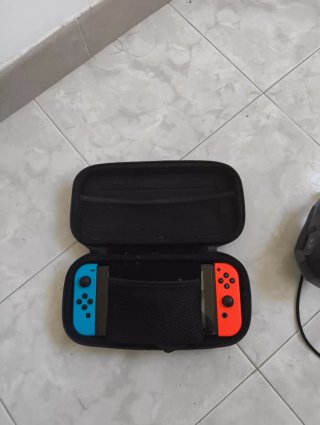 Nintendo Switch Blu/Rosso con controller rotto