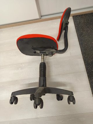 Silla de oficina infantil roja
