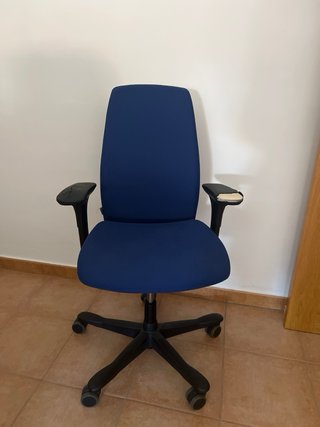 Silla de oficina azul