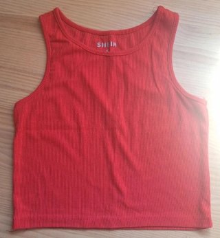 Camiseta tirantes SHEIN roja talla S