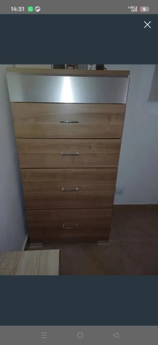 Cómoda de madera y metal