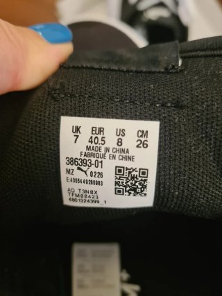Zapatillas Puma Negras y Blancas