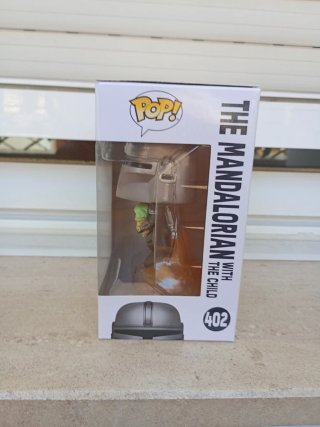 Funko Pop! Star Wars 402 Mandalorian con Niño