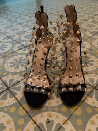 Sandalias de fiesta negras y doradas