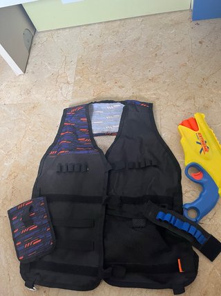 Chaleco y pistola Nerf