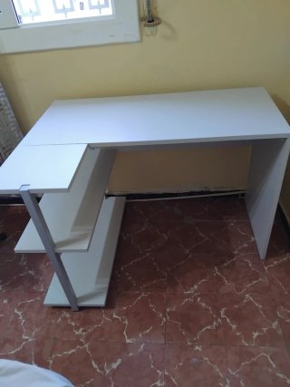 Escritorio moderno blanco y gris