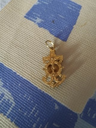 Colgante de oro 3.08 gramos