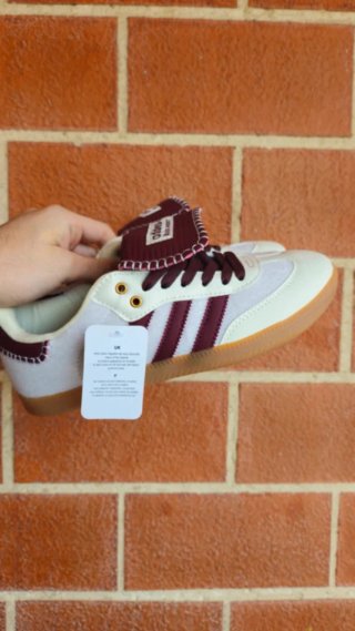 Zapatillas Adidas Beige/Rojo Talla 40 Nuevas