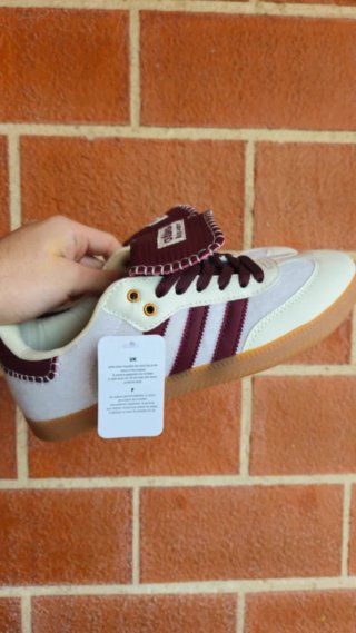Zapatillas Adidas Beige/Rojo Talla 40 Nuevas