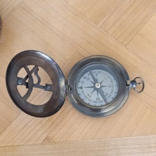 Bussola da collezione in ottone condizioni.
