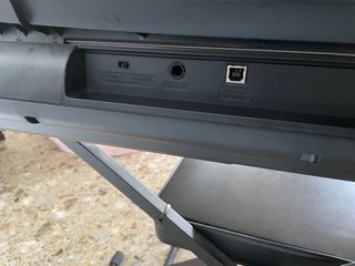 Teclado Yamaha EZ-220 con Soporte y Asiento