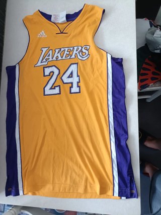Pantalones Cortos  y camiseta Adidas Lakers Morado