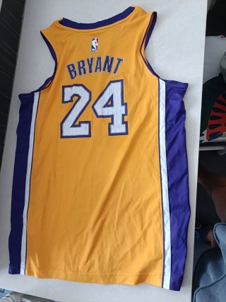 Pantalones Cortos  y camiseta Adidas Lakers Morado