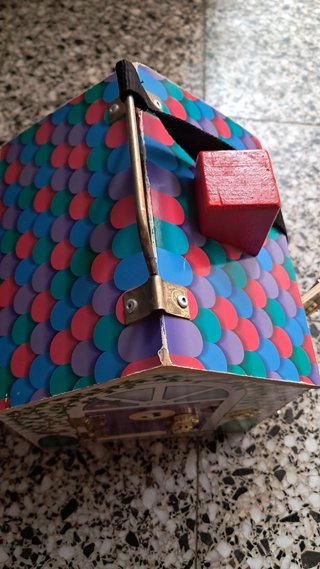 Casa de juguete con accesorios llaves y timbres