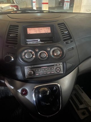 Mitsubishi Grandis 2007