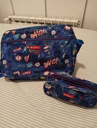 Estuche y bandolera escolar Gabol