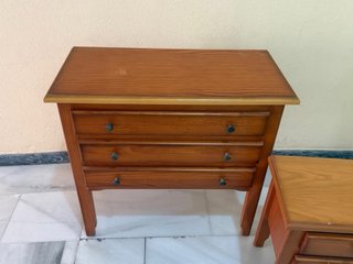 Cómoda y 2 Mesitas de Noche Madera