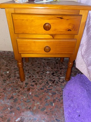 Sillón orejero tapizado y cojín
