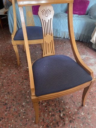 Sillón orejero tapizado y cojín