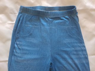 Leggings imitación vaquero con campana. Talla M