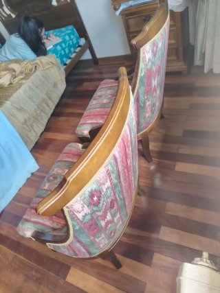 Juego de 2 sillas de madera y tela