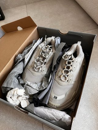 Balenciaga Triple S Talla 38 Beige/Gris